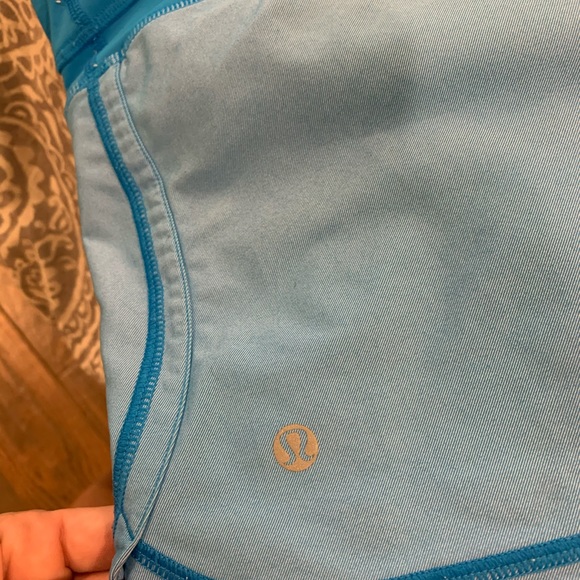 Lululemon shorts size 8 - Picture 3 of 4